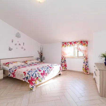 Gorgeous Home In Vodnjan With Kitchen Vodnjan