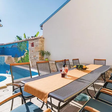 Gorgeous Home In Vodnjan With Kitchen
