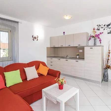 Gorgeous Home In Vodnjan With Kitchen