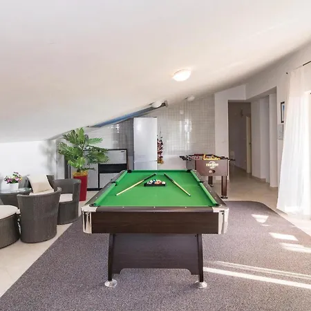 Gorgeous Home In Vodnjan With Kitchen