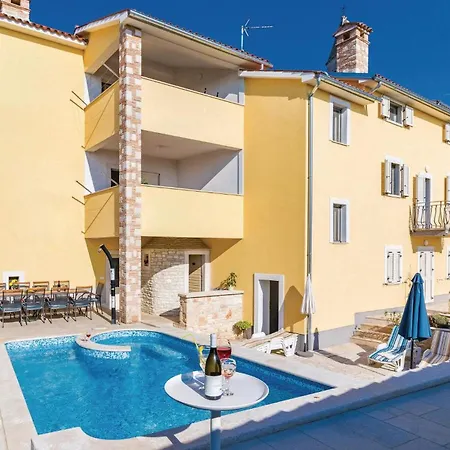 Gorgeous Home In Vodnjan With Kitchen Holiday home