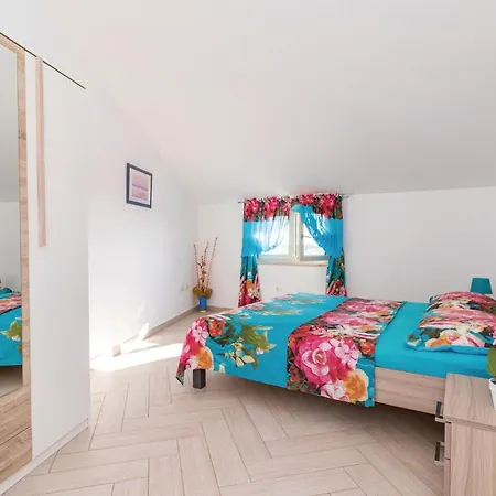 Hébergement de vacances 44 With Outdoor Swimmingpool *