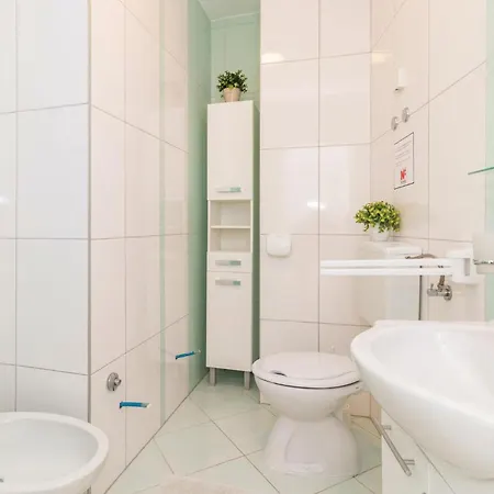 Gorgeous Home In Vodnjan With Kitchen *