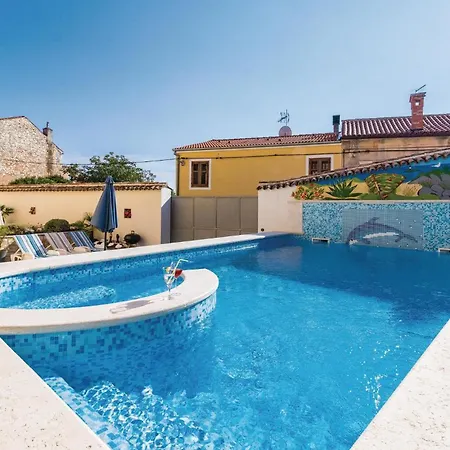 Hébergement de vacances 44 With Outdoor Swimmingpool Vodnjan